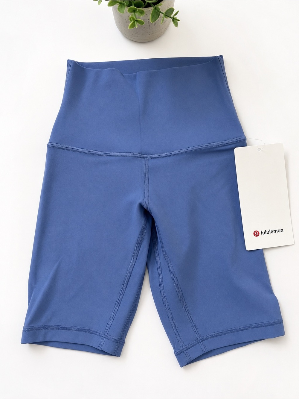 NWT Lululemon Align High-Rise Short 8"
Washed Denim Size 0